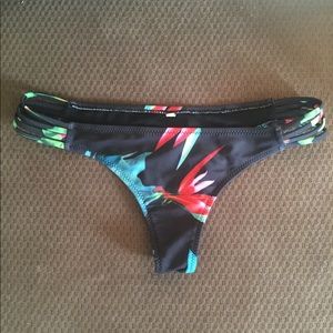 Cheeky swim bottoms